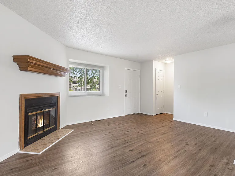 1711 E Walnut Lawn St — Photo 4