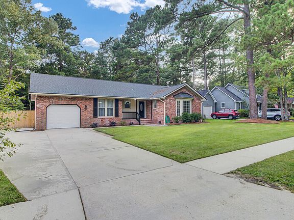 3rd image of 107 Summercourt Dr