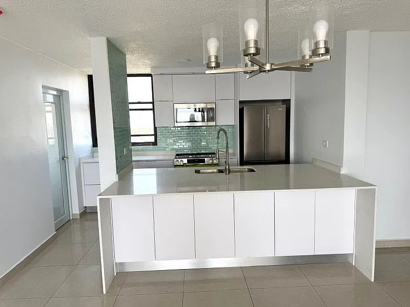3 bed, 2.0 bath, 1300 sqft, $3,000 — Photo 2