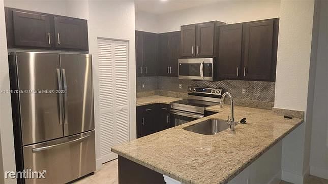1st image of 305 NE 47th Pl #305