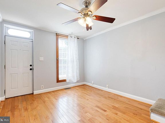 3rd image of 1442 Andre St