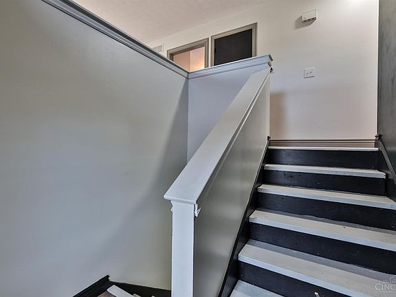 4th image of 990 Wren Ct
