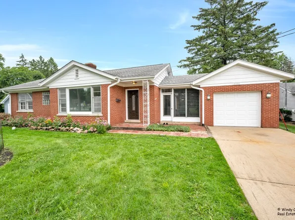 9421 Normandy Ave, Morton Grove, IL 60053