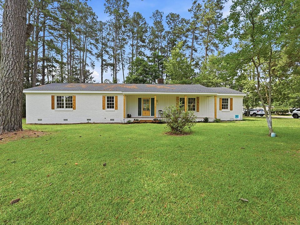 1st image of 302 Azalea Dr.