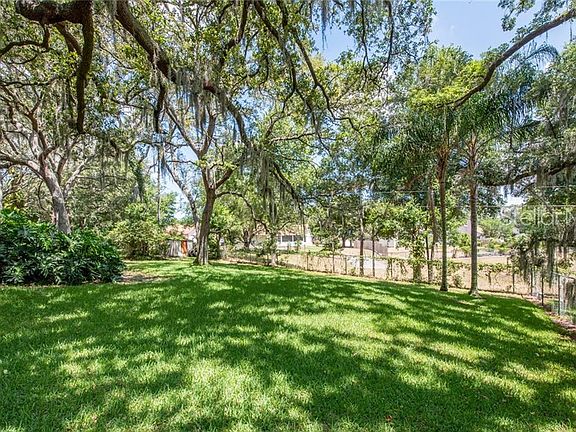 5th image of 4809 Rolling Oak Dr