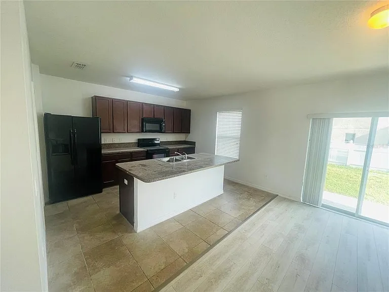 16616 Broadford Ln — Photo 8