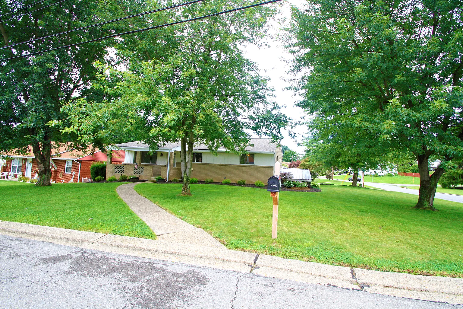 101 Louis Ct photo 1