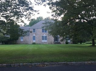 11 Mountain View Dr, Andover, NJ 07821