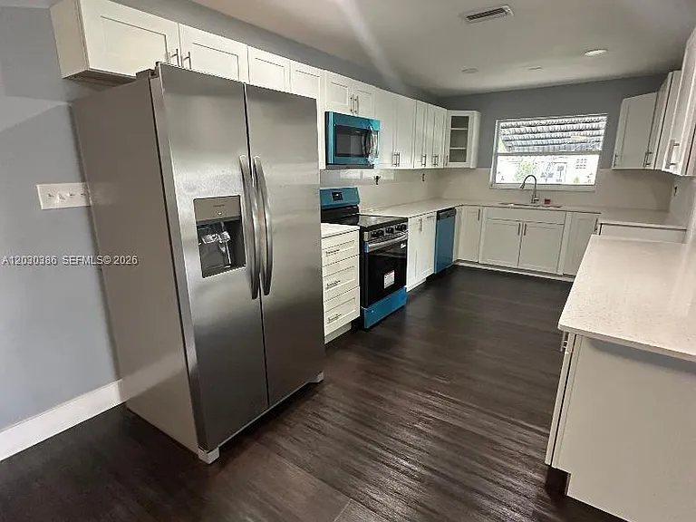 4530 NW 23rd St — Photo 2