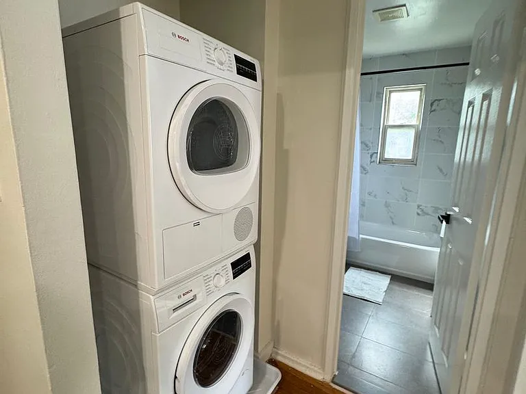 Lakeview Apartments — Photo 36
