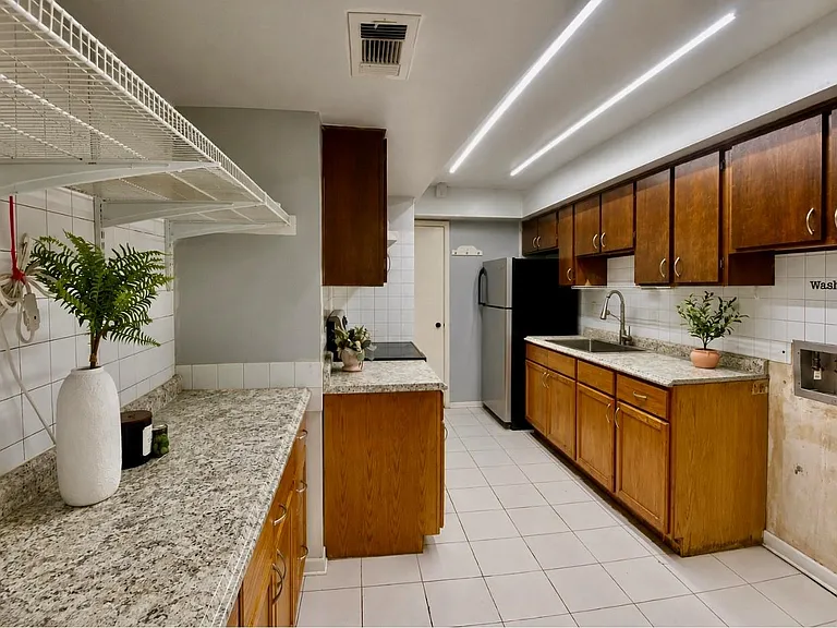 7913 Grove Ridge Dr — Photo 8