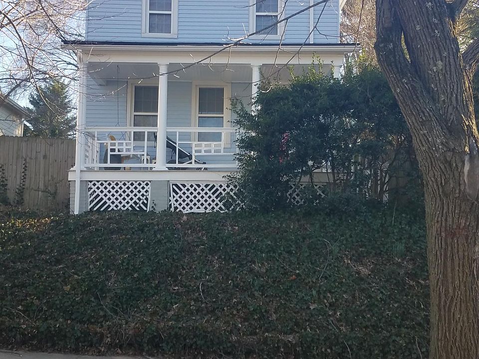 1st image of 101 E Linden St