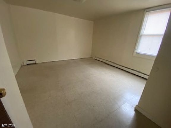 4th image of 123 Verona Ave