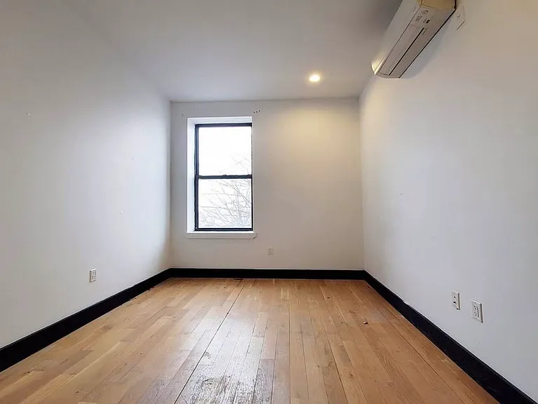 172 Suydam St #3L — Photo 2