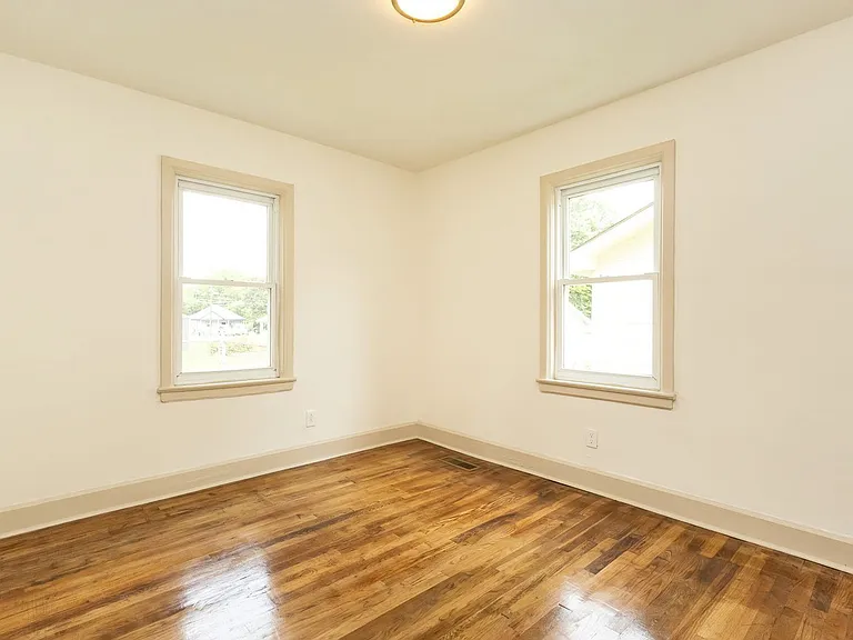 825 Henderson Ave — Photo 13