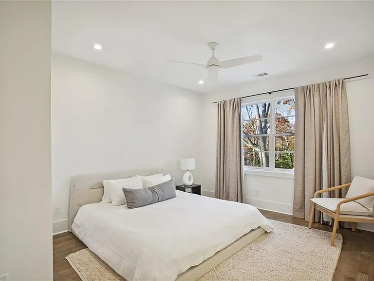 3041 Parkridge Dr NE — Photo 16