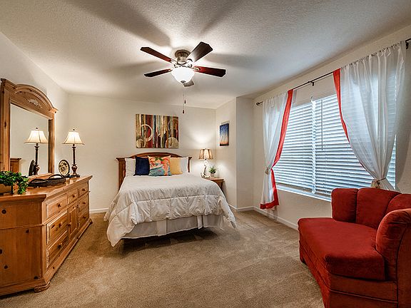 Master Bedroom with Queen Size Bed