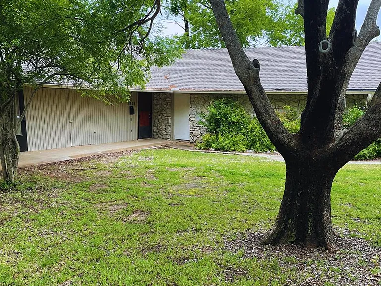 3411 Cameron Ct — Photo 2
