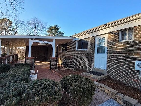 3rd image of 1018 Stuyvesant Ln