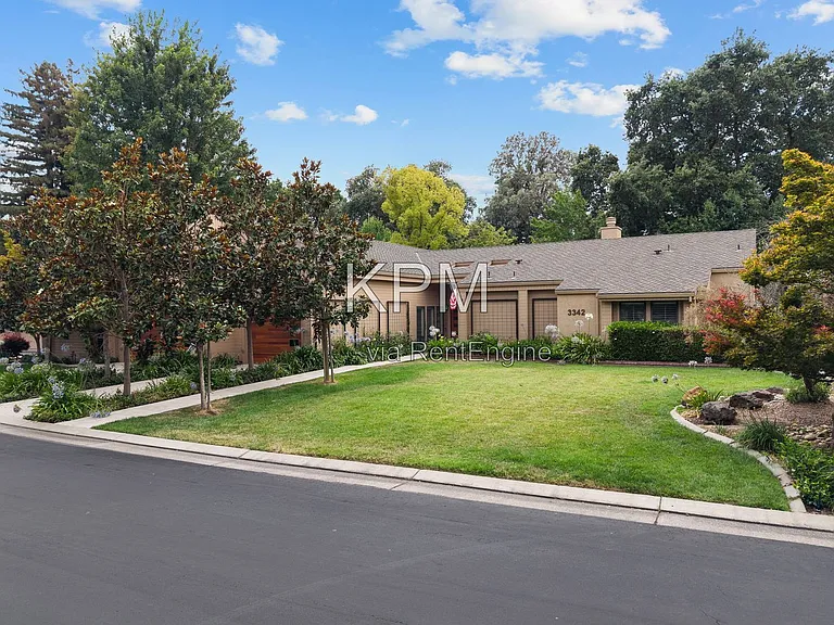 3342 Cove Cir — Photo 2
