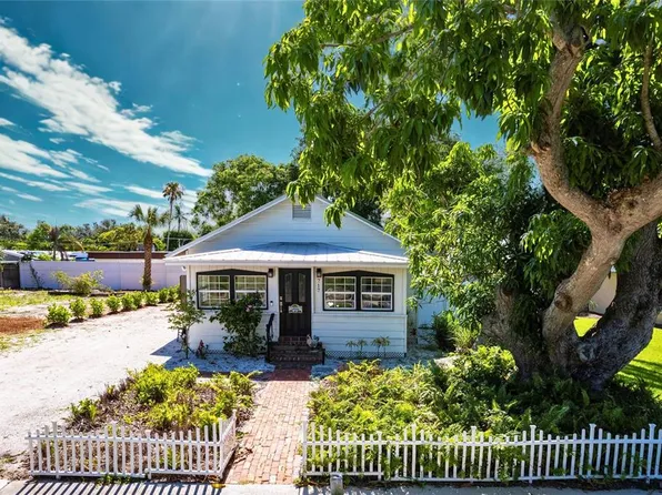 717 84th St NW, Bradenton, FL 34209