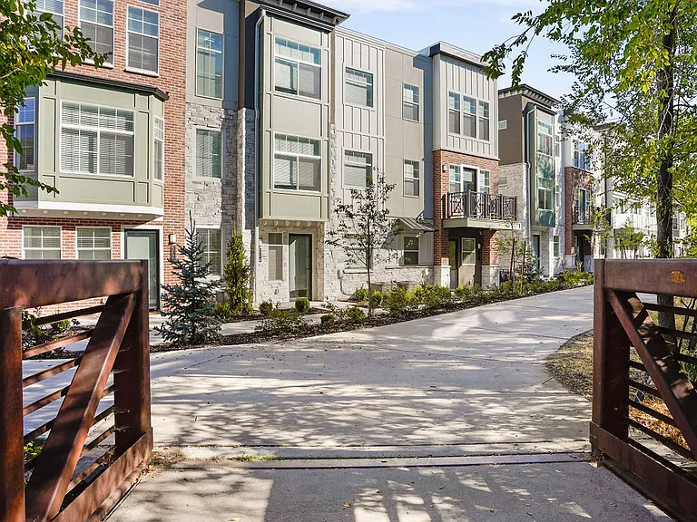 Current by Lotus Townhomes — Photo 38