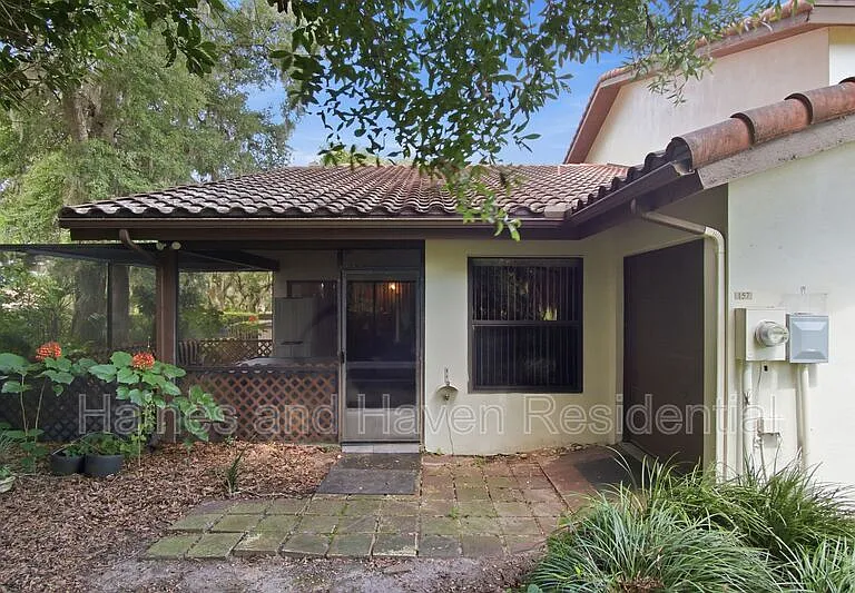157 Coventry Cir — Photo 9