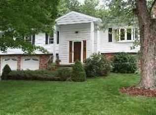 43 Carriage Hill Ln, Poughkeepsie, NY 12603