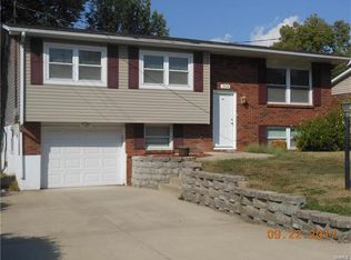 304 Hand Dr, Godfrey, IL 62035