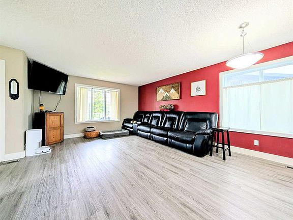 3rd image of 1100 S 10th Ave SE