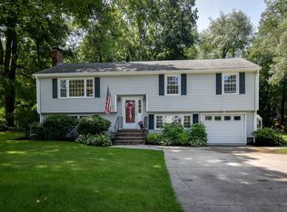 9 Longmeadow Rd, Medfield, MA 02052