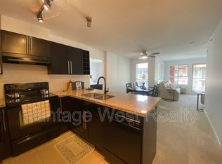 1083 Sunset Dr #420, Kelowna, BC V1Y 9Z1