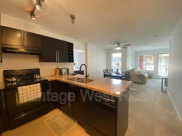 1083 Sunset Dr #420, Kelowna, BC V1Y 9Z1