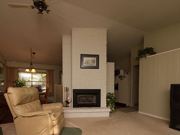 3rd image of 2617 Oakwood Blvd