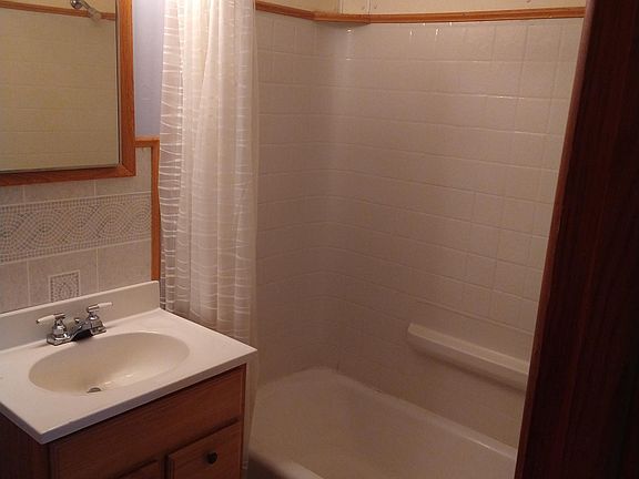 3rd image of 630 W 8th St #6