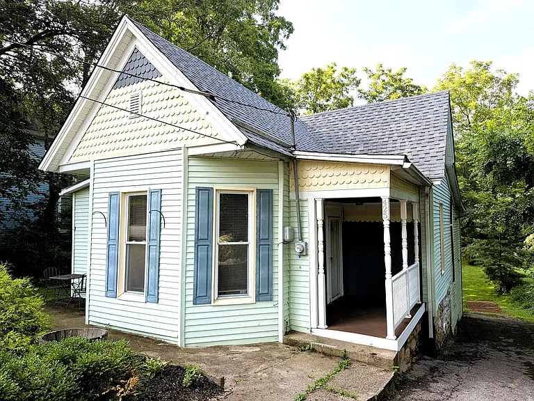 425 E Walnut St — Photo 23