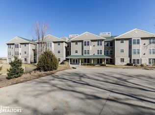 711 16th Ave #U104, Grinnell, IA 50112