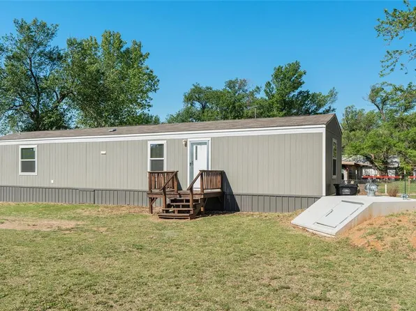 716 W 2nd St, Watonga, OK 73772