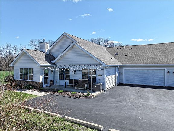 4th image of 364 Saddlebrook Rd