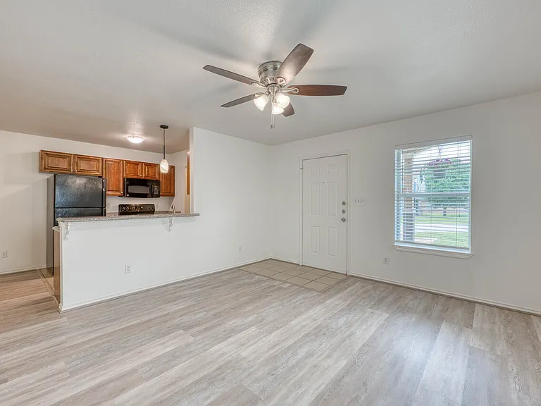 1511 Claremont Cir #A — Photo 3