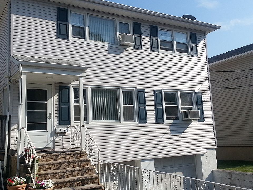 2nd image of 1429 Burnet Ave