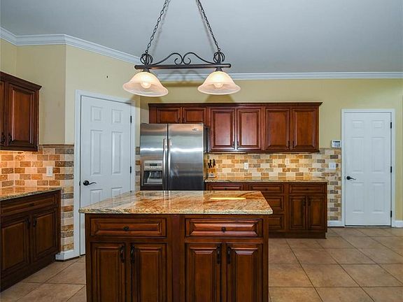 3rd image of 3607 Manor House Dr