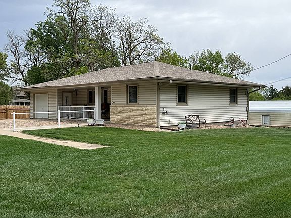 3rd image of 402 N Center St