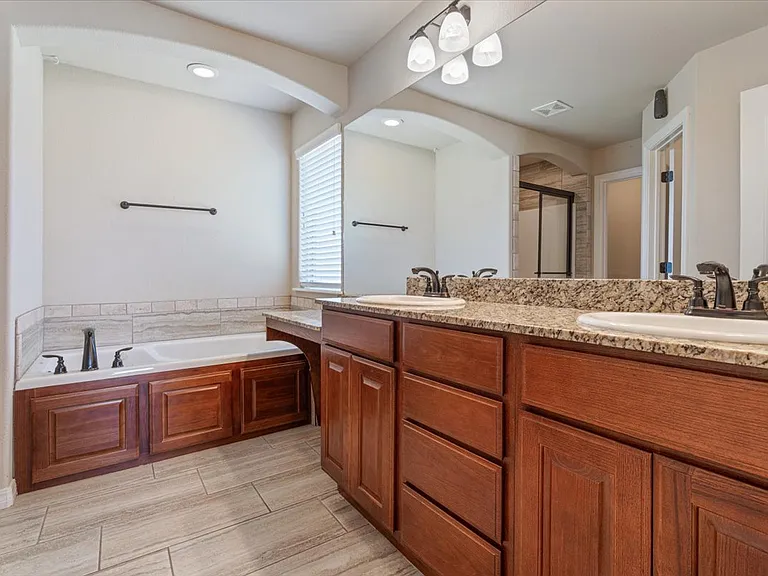 231 Genoa Way — Photo 8