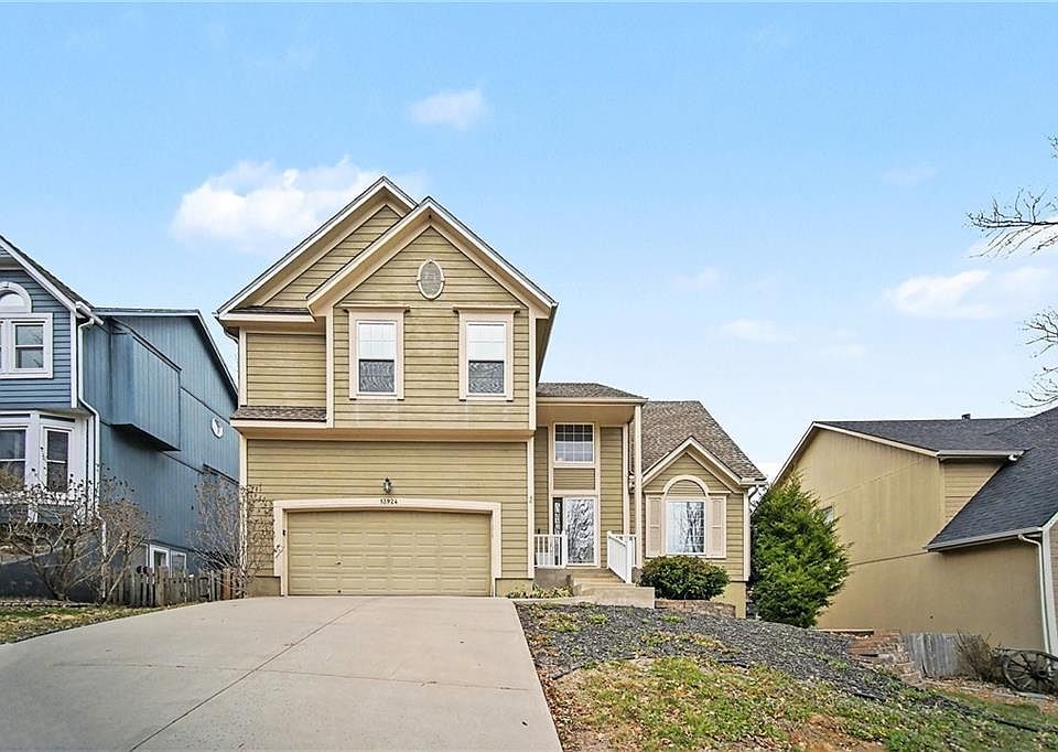 1st image of 13924 W 71st Pl