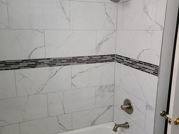 5th image of 1035 N Menard Ave #2