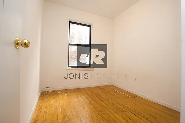Rented by Jonis Realty | media 10
