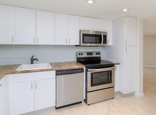 3475 N Country Club Dr APT 115, Aventura, FL 33180
