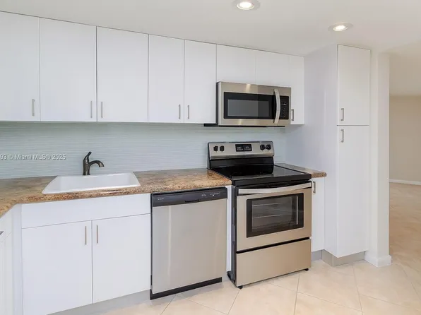 3475 N Country Club Dr APT 115, Aventura, FL 33180