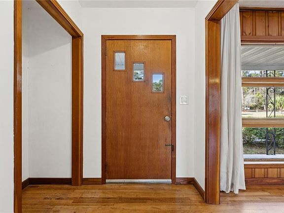 5th image of 601 S East St